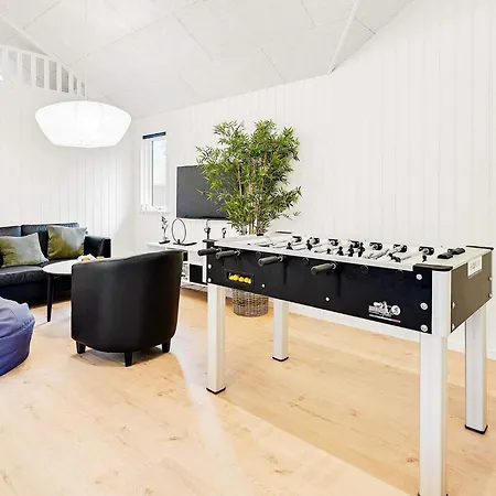 16 Person In Vaeggerlose * Bøtø By