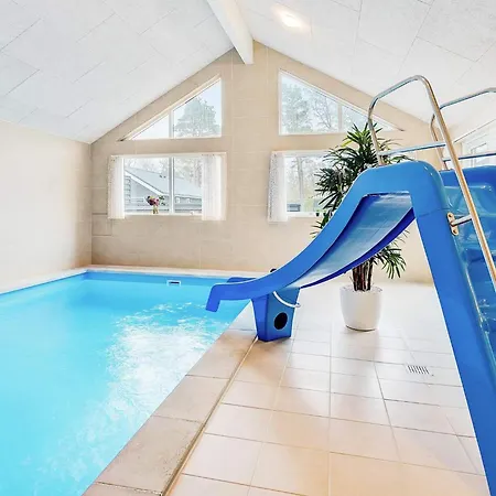 16 Person In Vaeggerlose Bøtø By