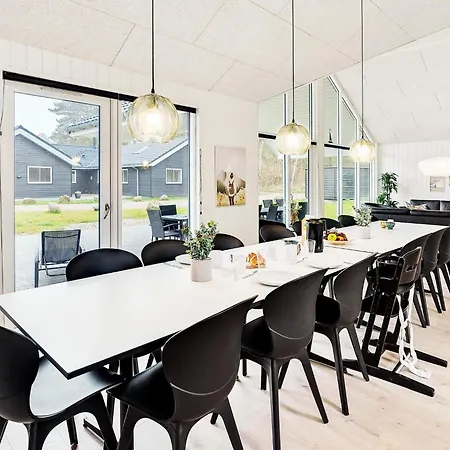 16 Person In Vaeggerlose Bøtø By