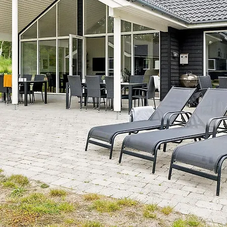 Feriehus 16 Person In Vaeggerlose Bøtø By